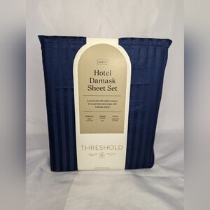 NWT Threshold Hotel Damask Queen Sheet Set